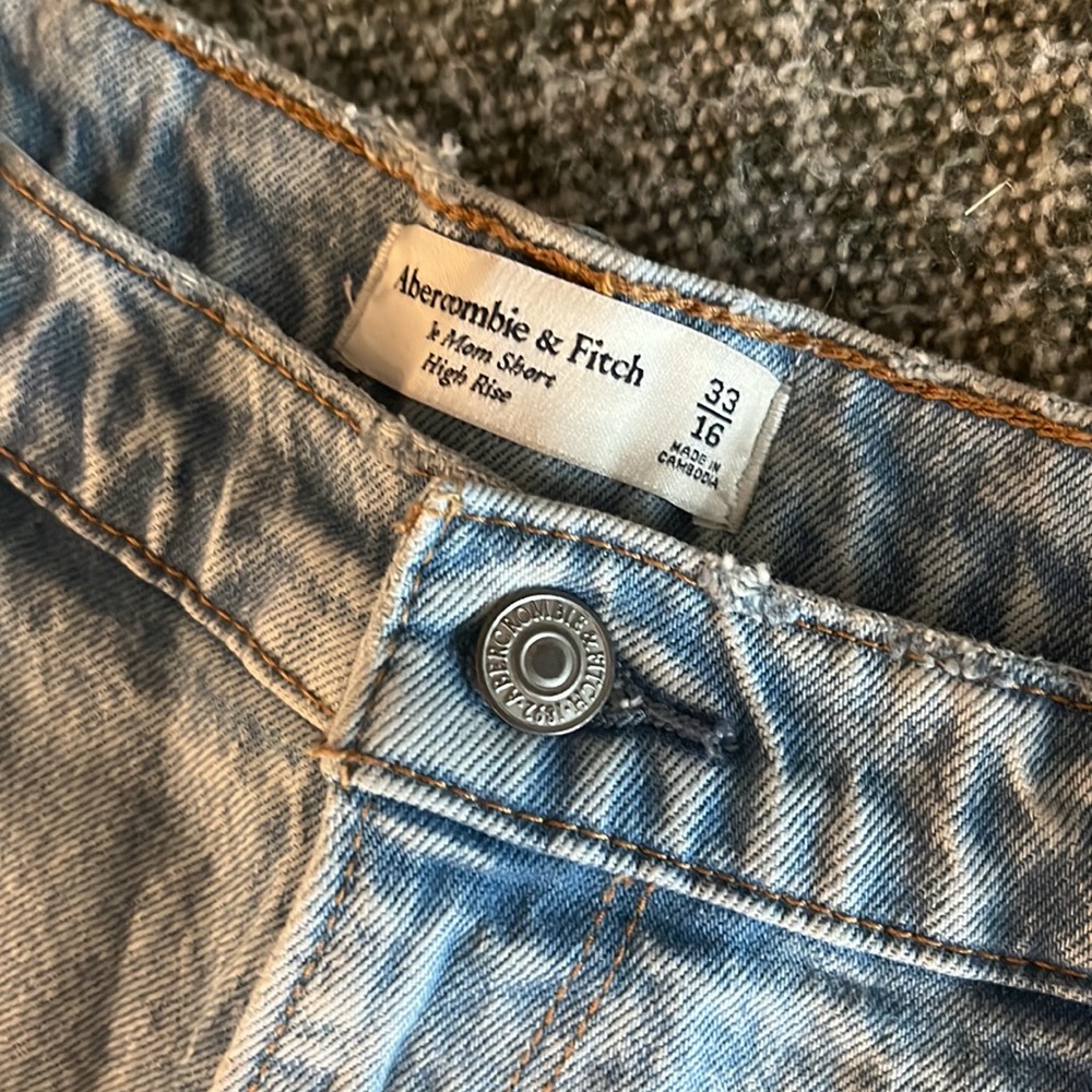 Abercrombie High Rise Mom Short - Picture 2 of 4
